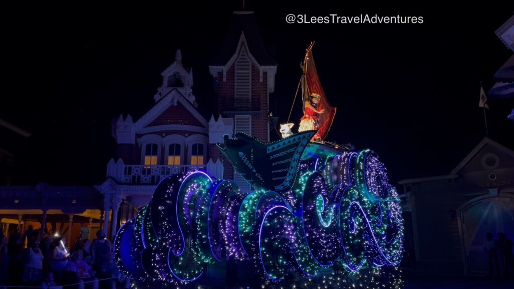 The Waves come alive as Moana, Pua, and Hei Hei sail the Disney Starlight parade route. Gramma Tala even makes some surprise appearances from beneath the waves.